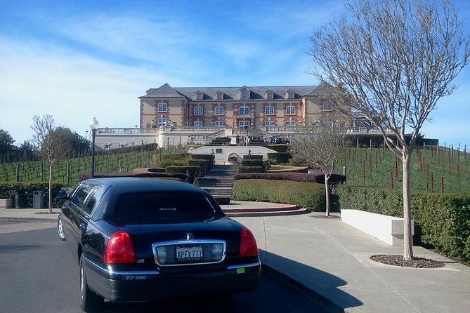 6-Hour Private Limousine Wine Country Tour of Napa or Sonoma - Comfort, refreshments, and the open-bar question