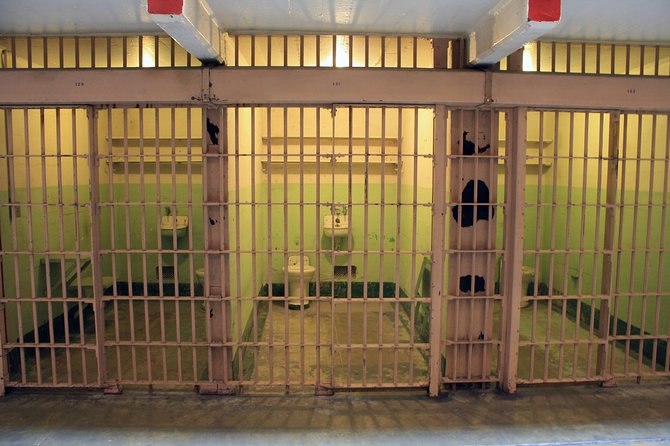 Alcatraz Island Tour Package - Choosing the bus tour or the 24-hour bike rental