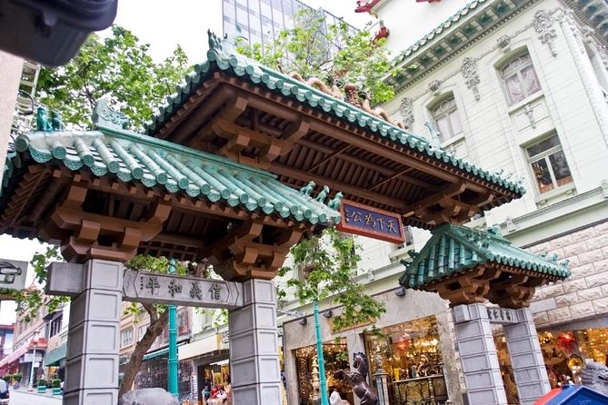 Chinatown & North BeachLittle Italy: 7 Tastings & History - Tea, mysticism, and the details above street level