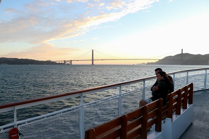 City Cruises San Francisco: Signature Dinner Cruise - Music, dancing, and the party atmosphere