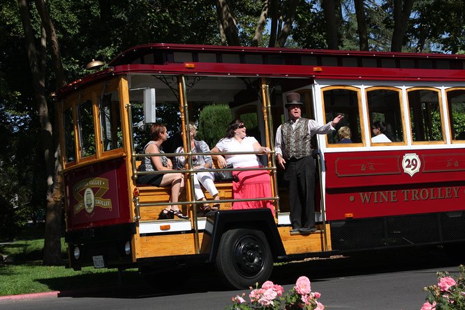 Napa Valley Wine Trolley Classic Tour - Lunch breaks up the tasting schedule