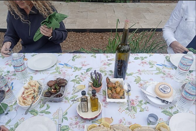 Private Chauffeured Winery Tour - The picnic lunch is part of the value