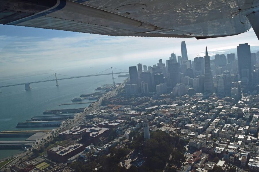 San Francisco: Airplane Private Bay Tour - From Hayward Airport to the Bay waterfront