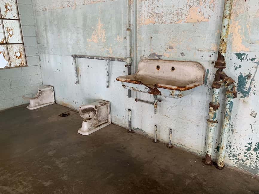 San Francisco: Alcatraz, Ferry & Audio Tour w/ Night Option - Gardens, ruins, and views of San Francisco Bay