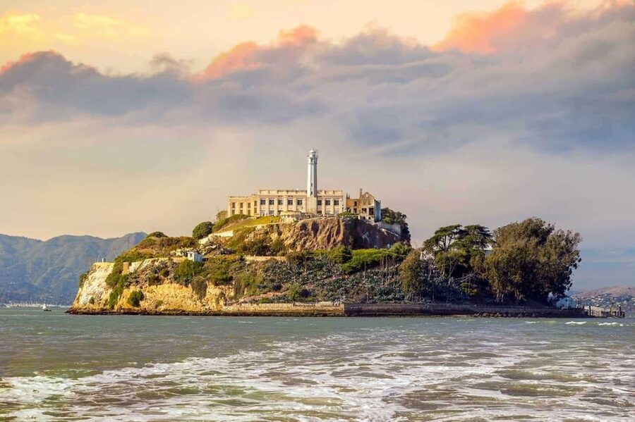 San Francisco: Alcatraz Island & Chinatown Walking Tour - A useful pairing, with a tricky connection