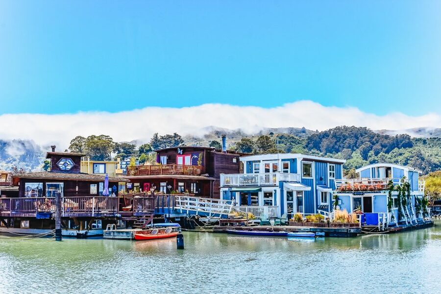 San Francisco: Bay Sailing Tour with Drinks - Drinks, music, and the mood on board