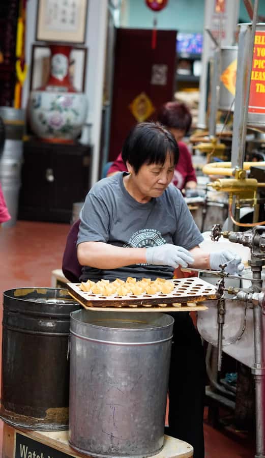 San Francisco: Chinatown Dim Sum and Tea Tour - Fresh fortunes and a working factory