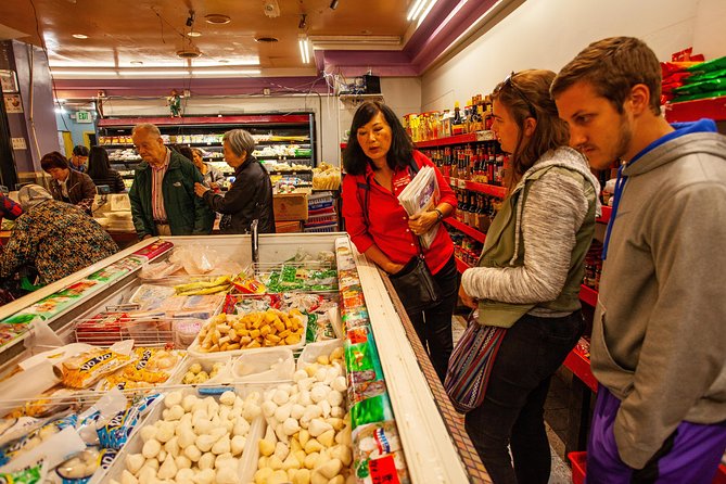 San Francisco Chinatown Walking Tour - Linda Lee’s guiding approach