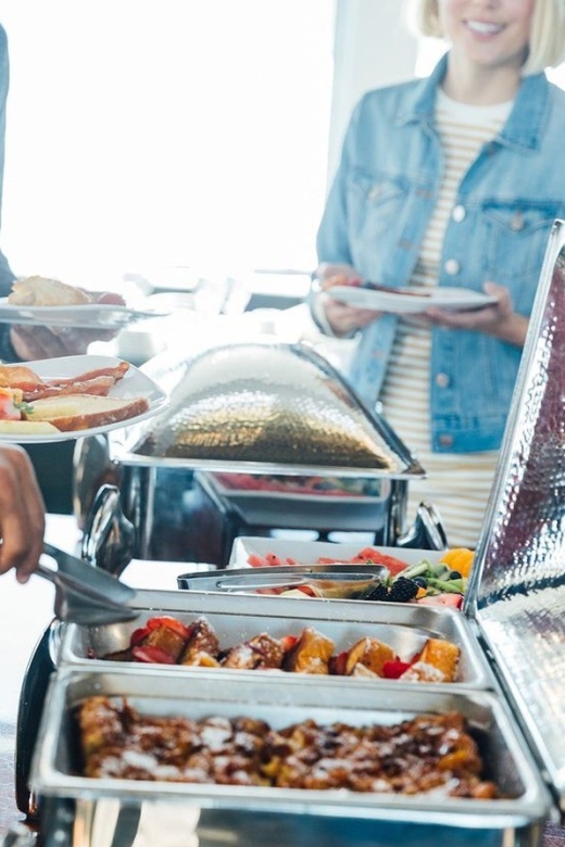 San Francisco: Christmas Day Buffet Brunch or Dinner Cruise - A holiday meal with one detail to confirm