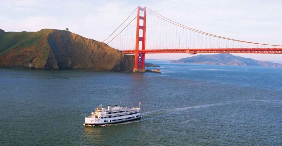 San Francisco: Christmas Day Buffet Brunch or Dinner Cruise - The views are the real second course