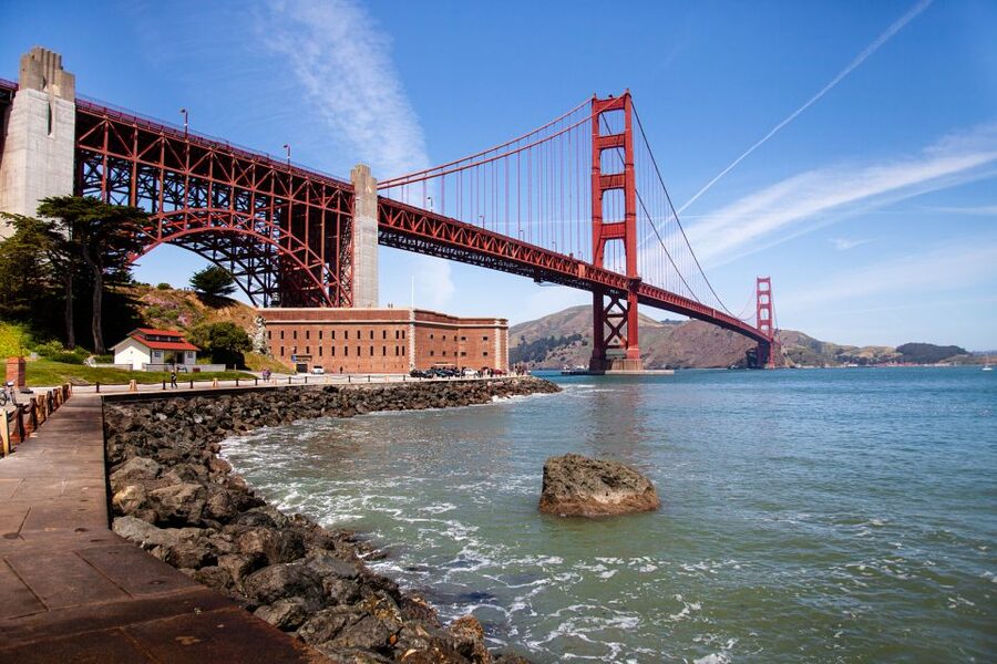 San Francisco: City Sightseeing Tour on Hippie Bus - Stories, music, and the guide’s role