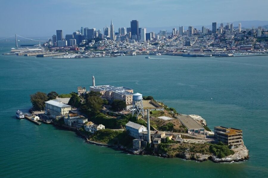 San Francisco: City Tour and Alcatraz Entrance Ticket Combo - The handoff at Pier 33