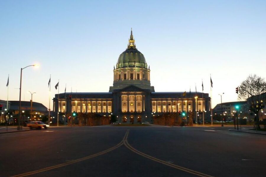 San Francisco Double Decker Bus Night Tour - Commentary that keeps the ride moving
