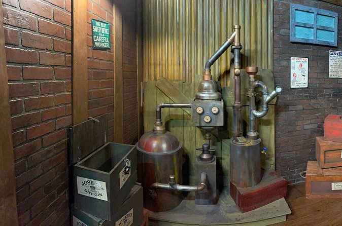 San Francisco: Gangster-Themed Escape Room at PIER 39 - What the Host Adds to the Experience