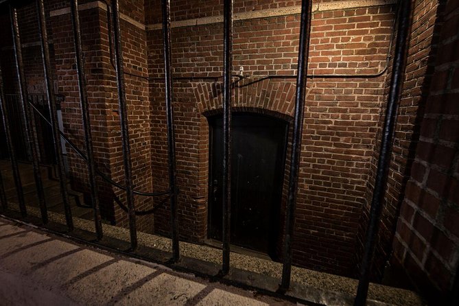 San Francisco Ghost Tours: Gold and Ghouls Tour - What the guides add to the walk
