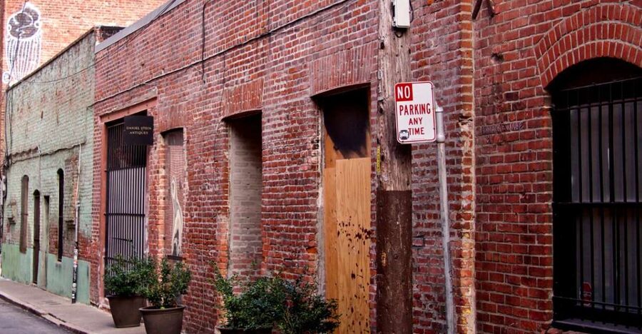San Francisco: Gold, Greed, and Gunslingers Walking Tour - Meeting near Chinatown and entering old San Francisco