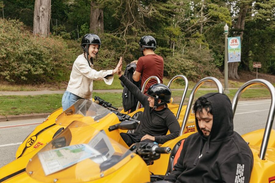 San Francisco: Golden Gate Bridge and Lombard GoCar Tour - Palace of Fine Arts and the Marina District