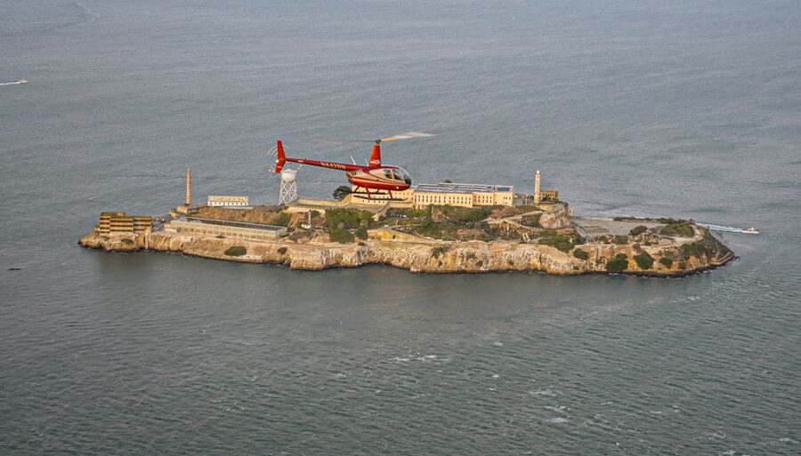 San Francisco: Golden Gate Helicopter Adventure - Crissy Field, downtown, and Oracle Park