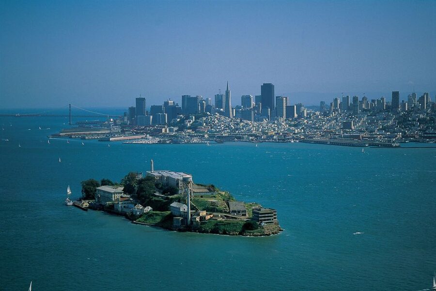 San Francisco: Hop-On Hop-Off Deluxe Bus Tour with 20 Stops - Pier 39 and Fisherman’s Wharf
