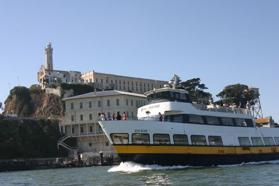 San Francisco: Inside Alcatraz Tour with Bay Cruise - The ferry ride gives Alcatraz its setting