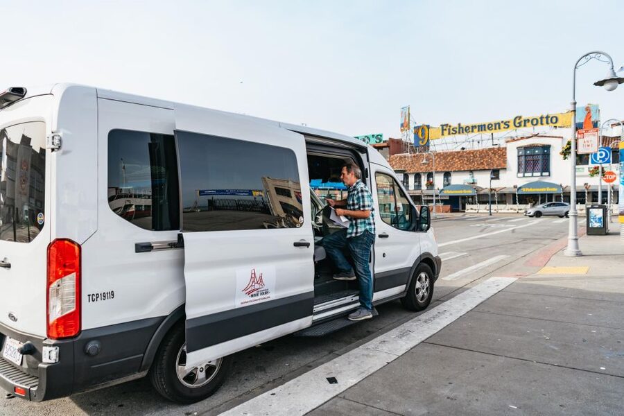 San Francisco: Movie Filming Locations Bus Tour - Full House and Alamo Square