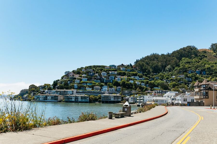 San Francisco: Muir Woods and Sausalito Small Group Tour - Sausalito’s waterfront and houseboats