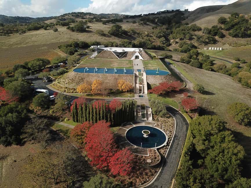 San Francisco: Napa and Sonoma Valley Wine Tour - Sonoma Plaza gives you time to choose your own lunch