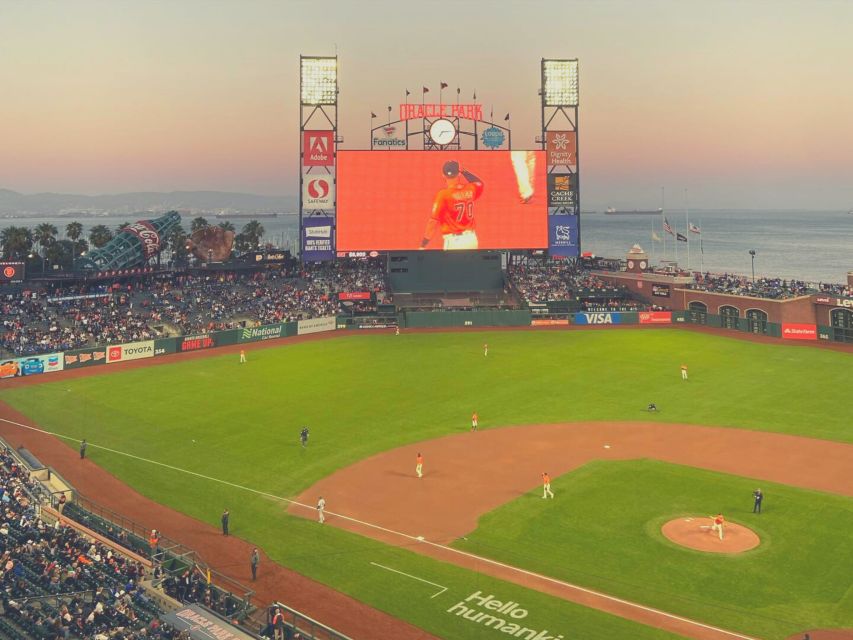 San Francisco: San Francisco Giants Baseball Game Ticket - Oracle Park and the San Francisco Giants setting