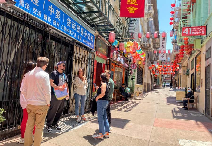 San Francisco: Secret Food Tour of North Beach and Chinatown - Starting at the Cable Car Museum