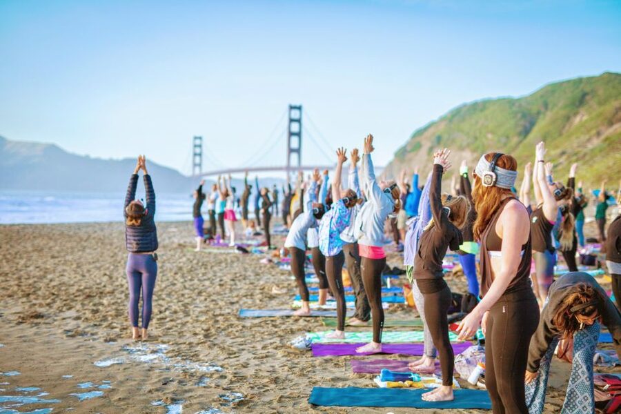 San Francisco: Silent Disco Yoga at Baker Beach - How the silent disco headphones work