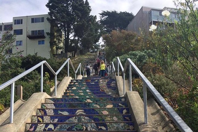 San Francisco Small Group Customizable Tour - Pacific Heights brings mansions and bay views