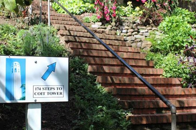 San Francisco Urban Hike: Coit Tower, Lombard Street and North Beach - Macondray Lane and San Francisco stories