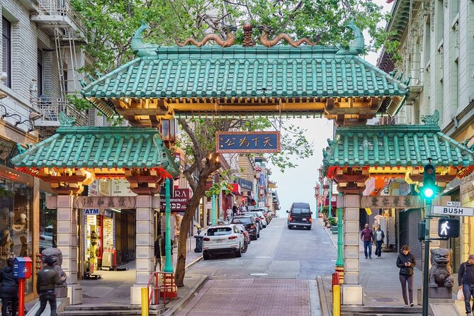SFO Pick-Up with City Sightseeing Tour - Neighborhoods from Chinatown to the Castro