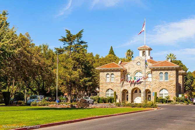 Sonoma Plaza Food and Wine Pairing Tour - The first tastings: wine, bubbles, and Sonoma specialties