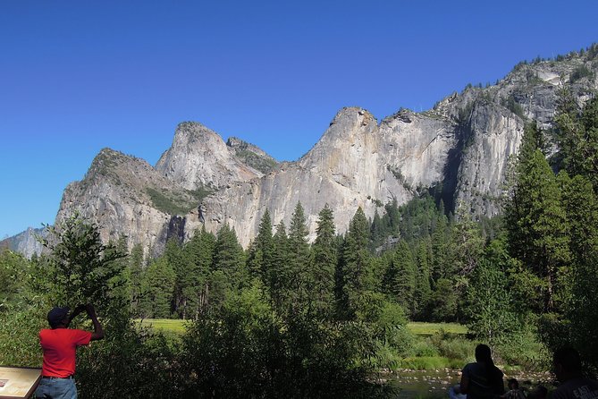 Yosemite National Park - One Way Trip - Tunnel View and the classic Yosemite panorama